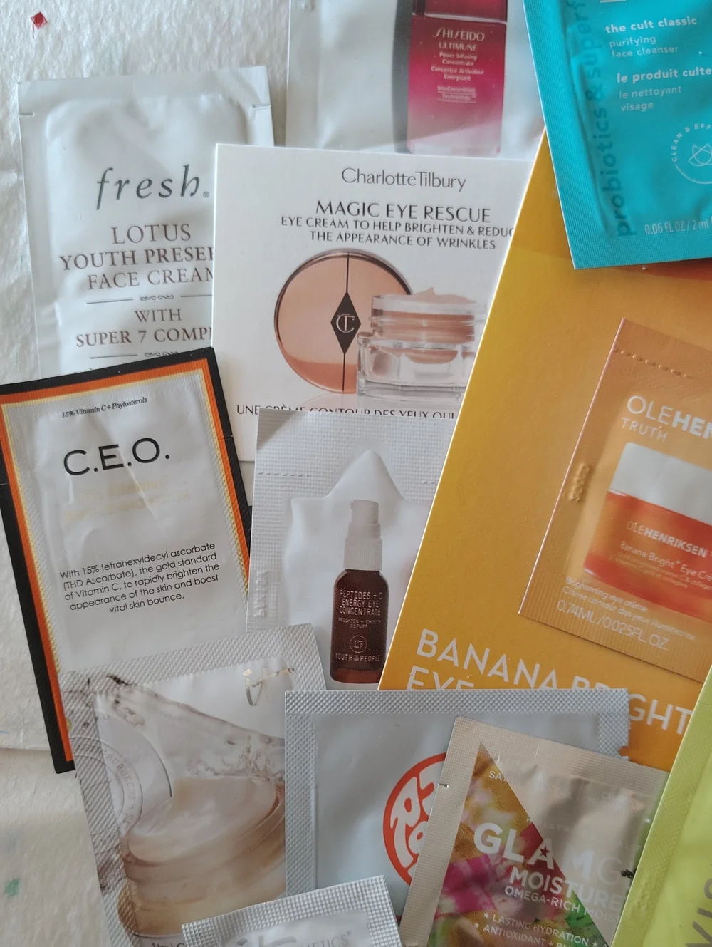 LOT of 18 LUXURY BEAUTY SAMPLES